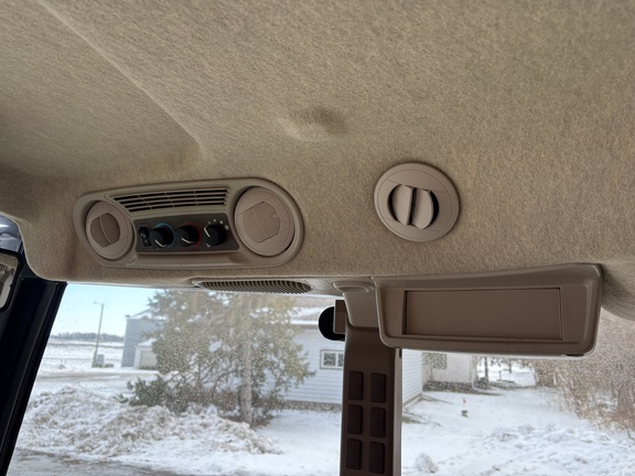 2022 John Deere 5075E - Photo8