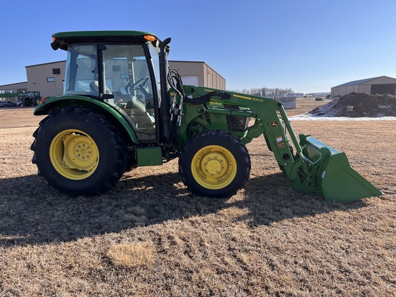 2022 John Deere 5075E - Photo4