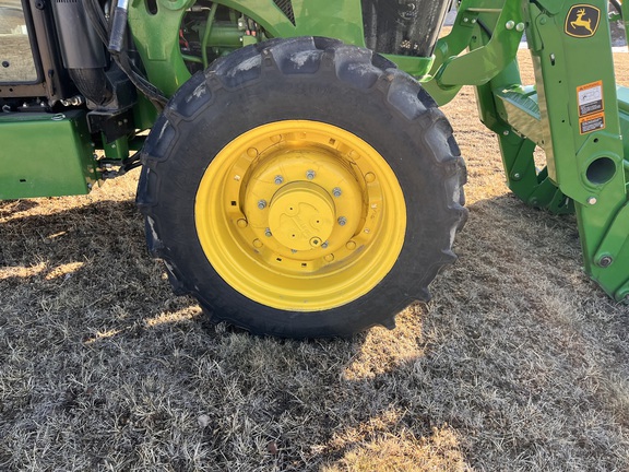 2022 John Deere 5075E - Photo12