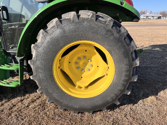 2022 John Deere 5075E - Photo18