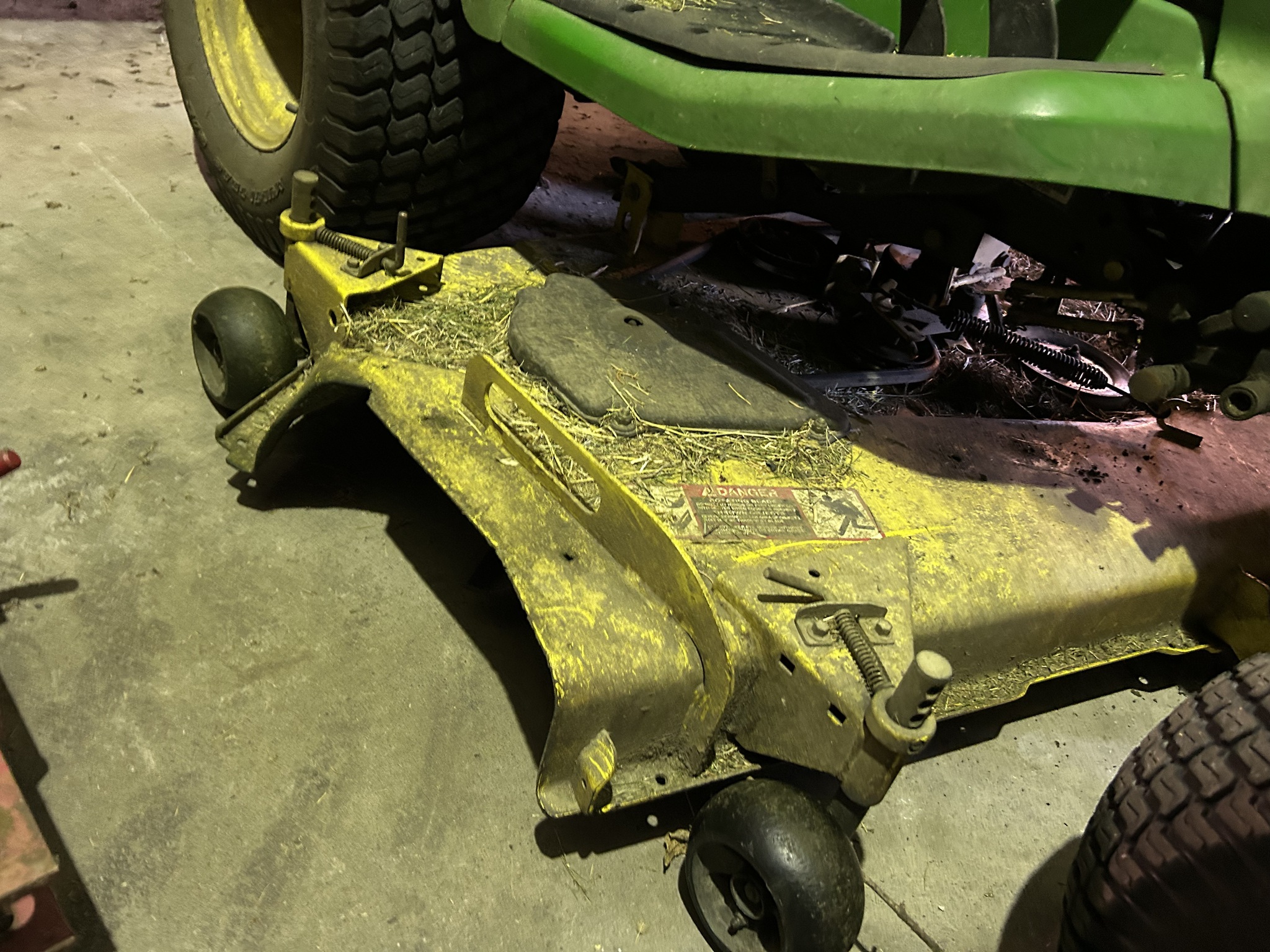 2004 John Deere X485 Image 9