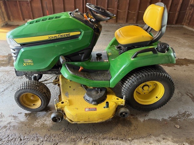 2018 John Deere X570 Image 3