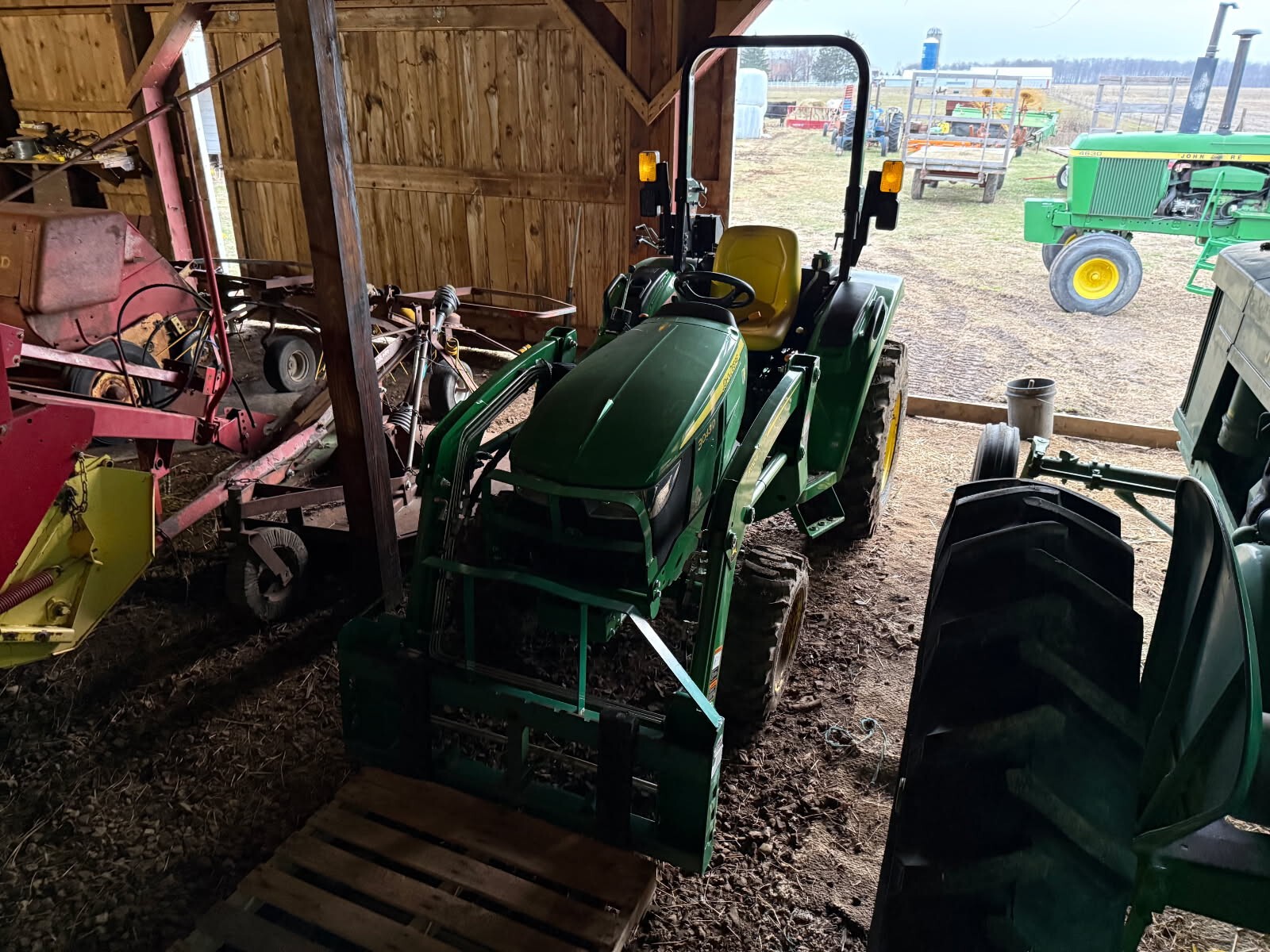 2022 John Deere 3043D Image 3