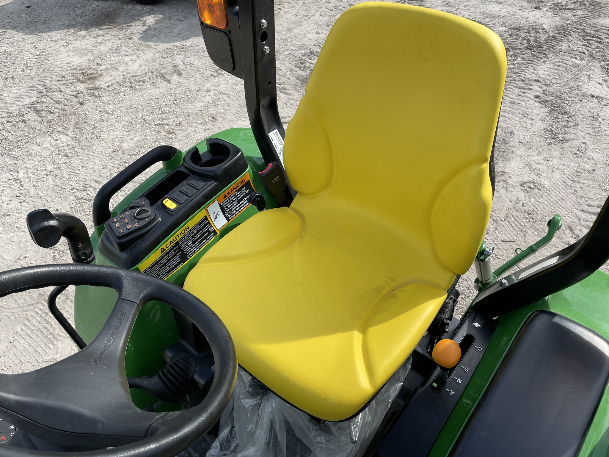 2025 John Deere 3046R Image 6