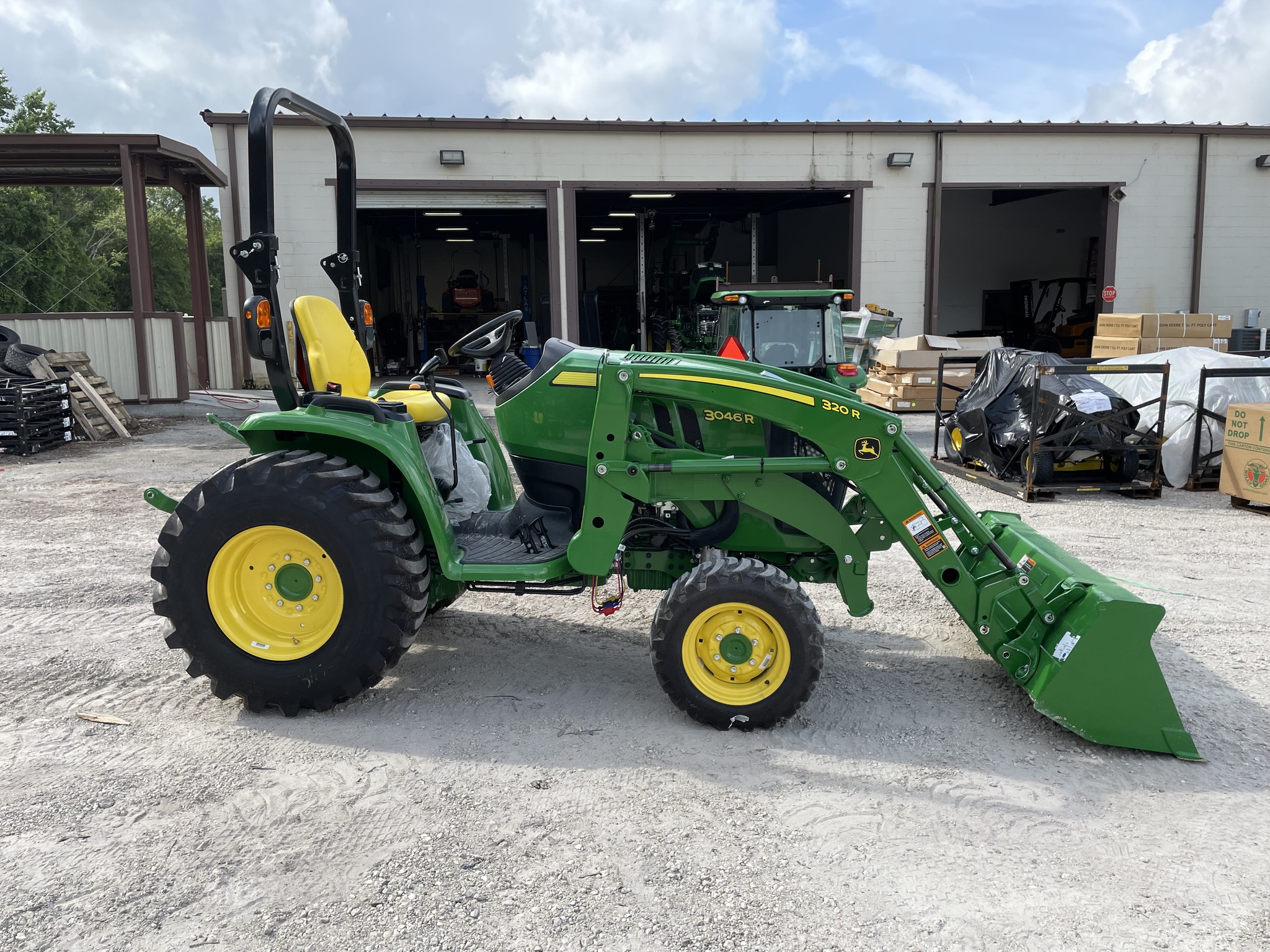 2025 John Deere 3046R Image 2