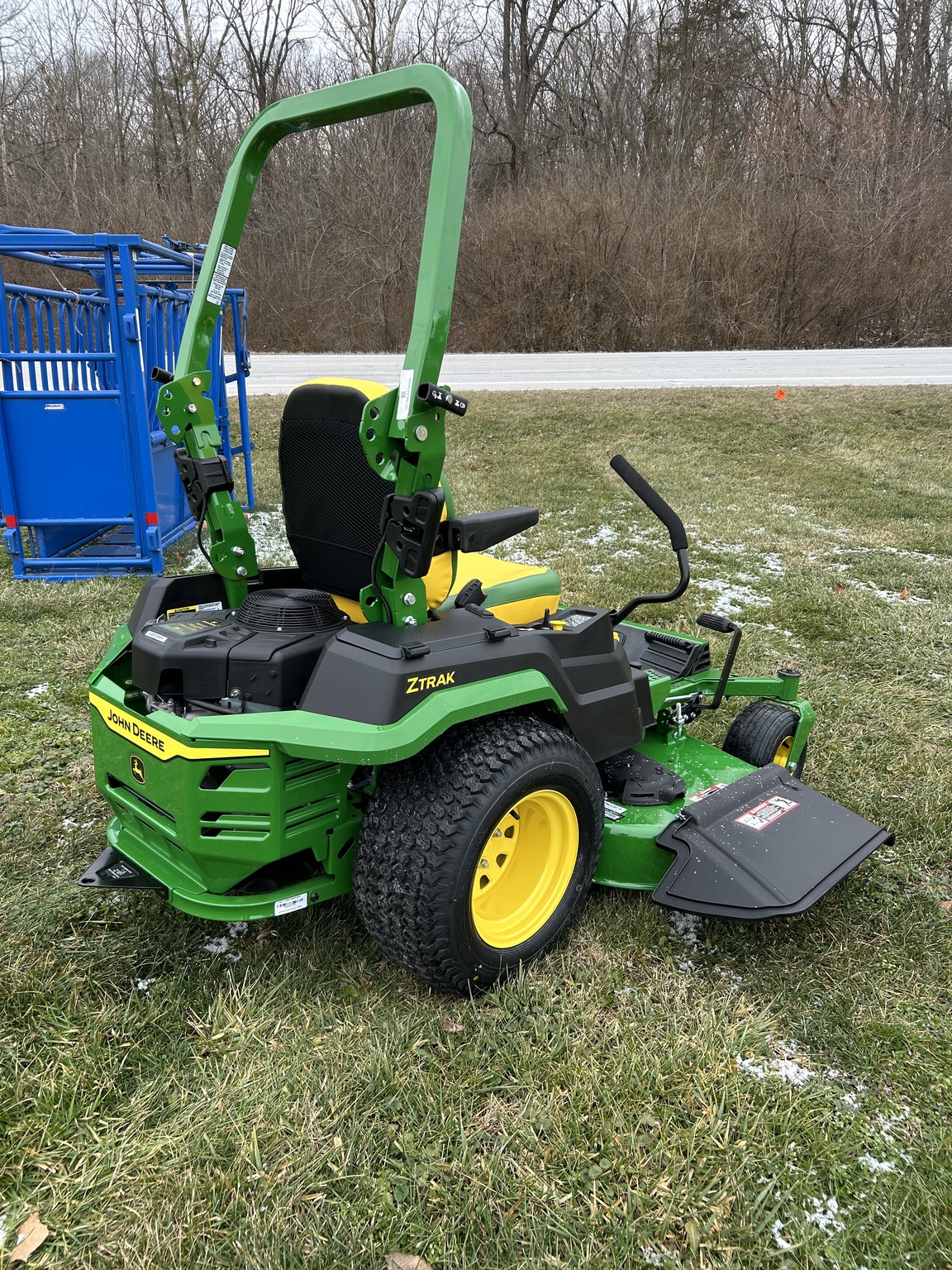 2026 John Deere Z545R Image 2