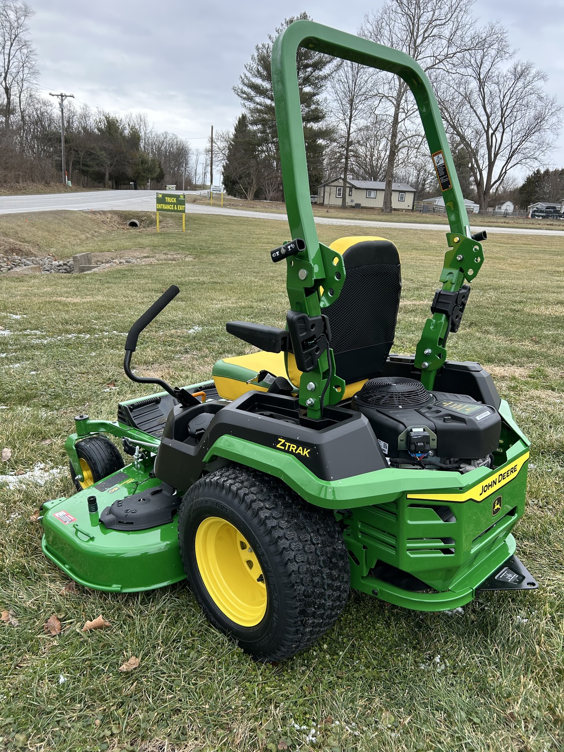 2026 John Deere Z545R Image 4