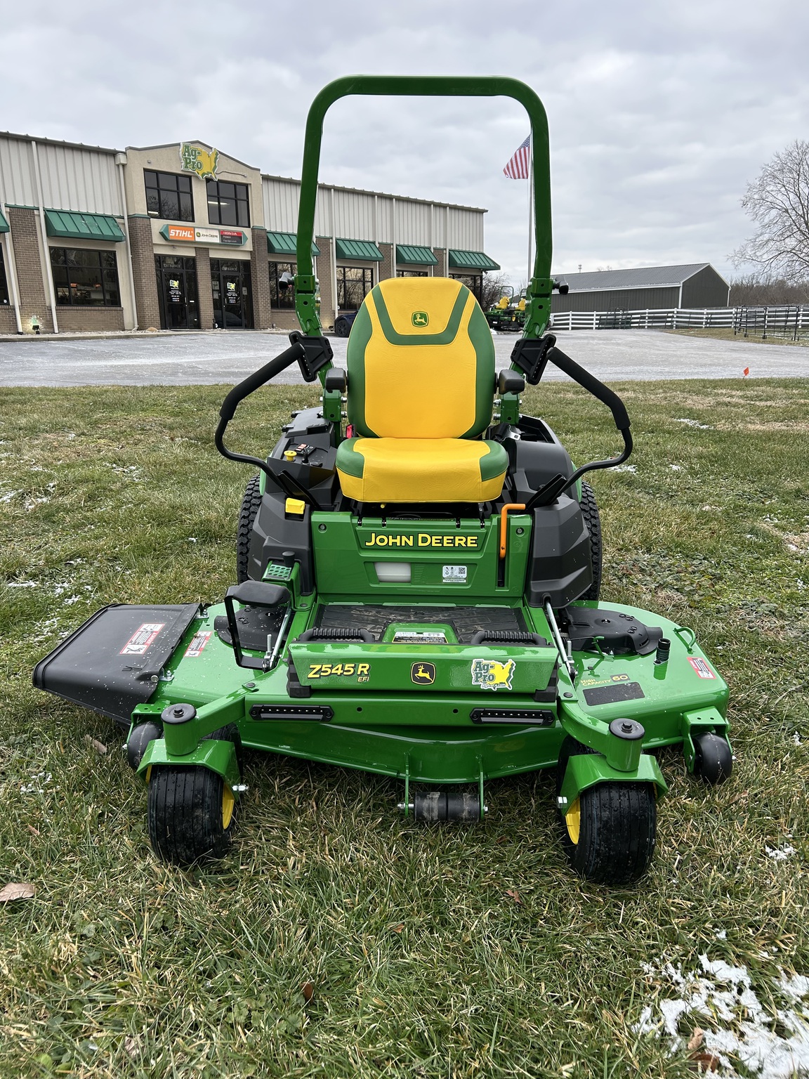 2026 John Deere Z545R Image 7