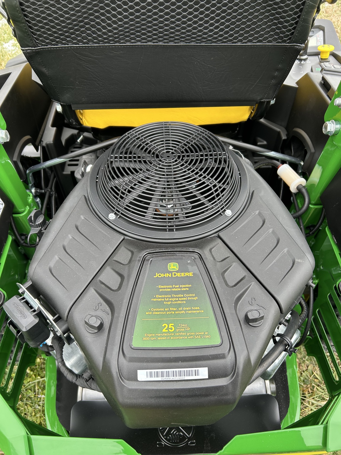 2026 John Deere Z545R Image 9