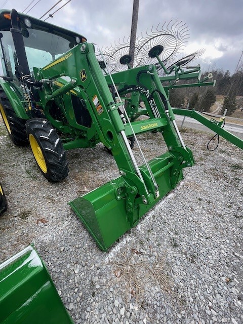 2025 John Deere 520M Image 3