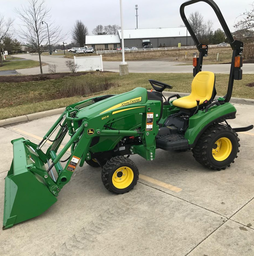 2024 John Deere 1023E Image 2