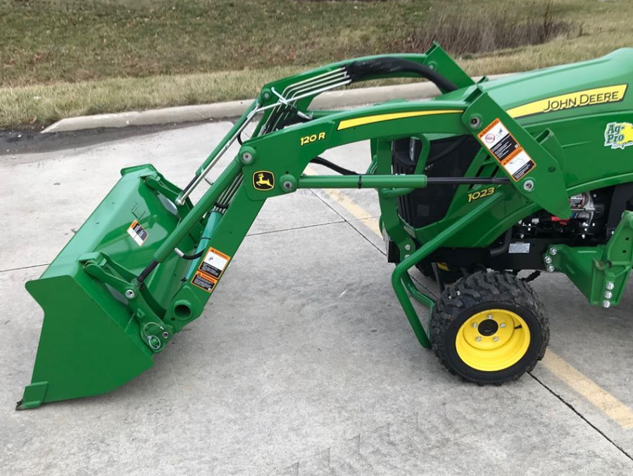 2024 John Deere 1023E Image 4