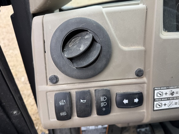 2025 John Deere XUV 845R - Photo19