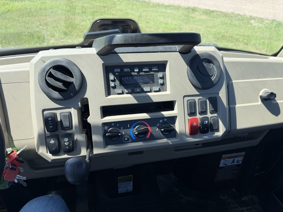 2025 John Deere XUV 845R - Photo23