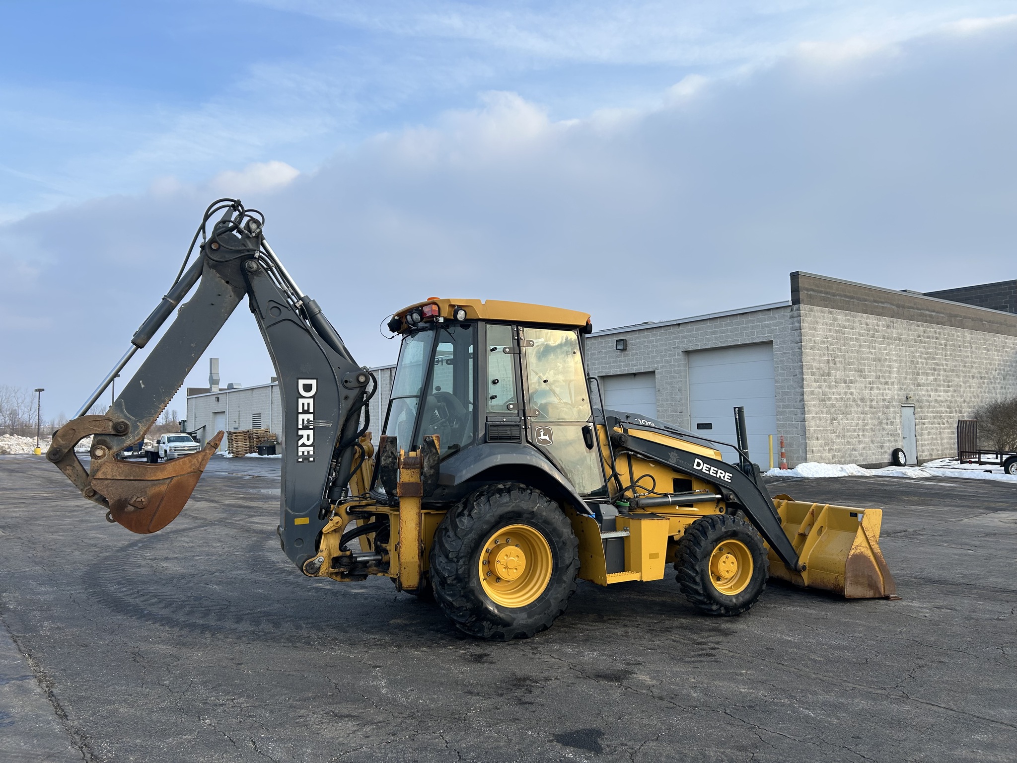 2022 John Deere 310SL Image 3