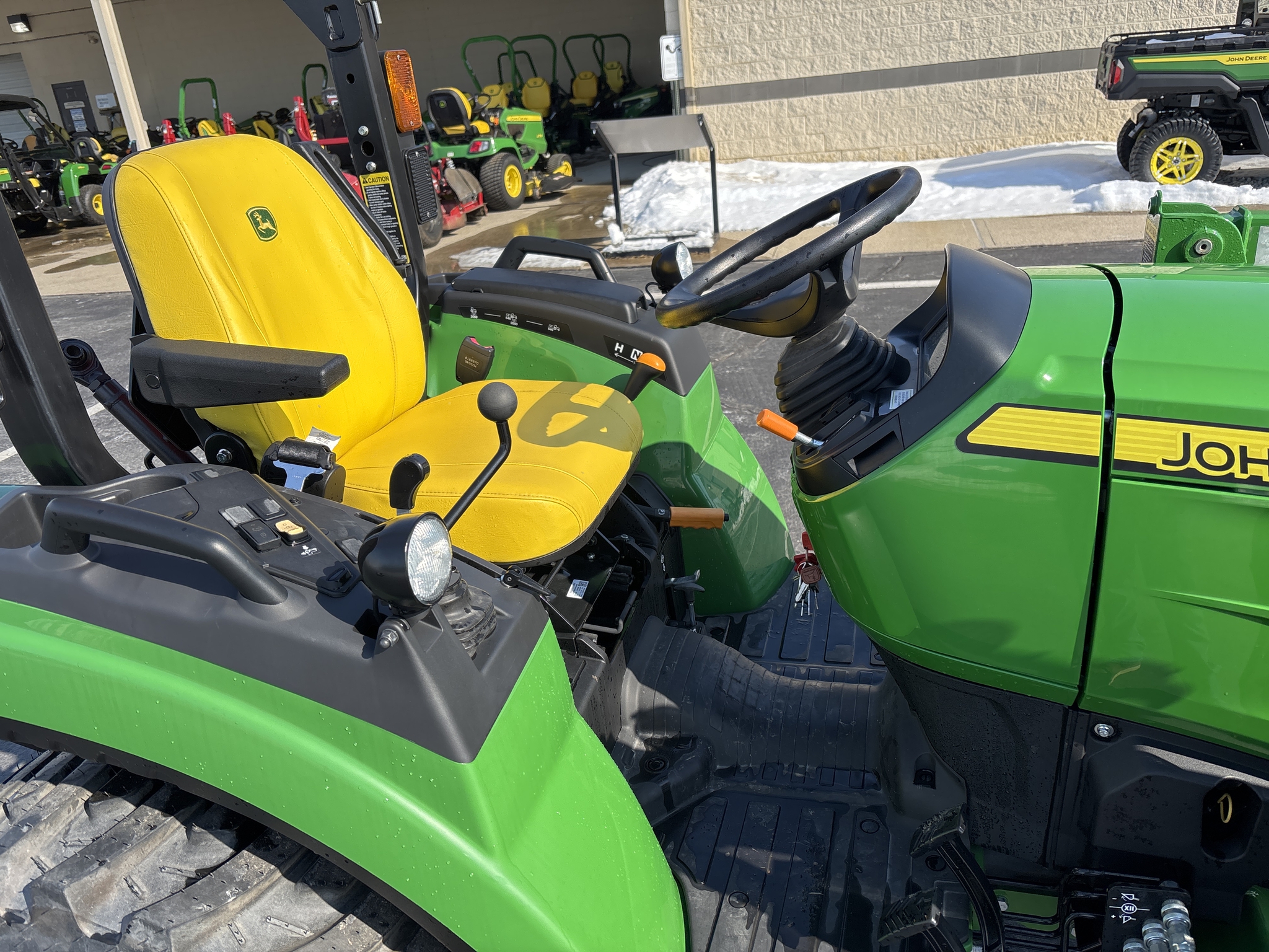 New In-Stock 2024 John Deere 2032R Compact Utility Tractors at Koenig Equipment in Oxford, OH - PhotoXL5