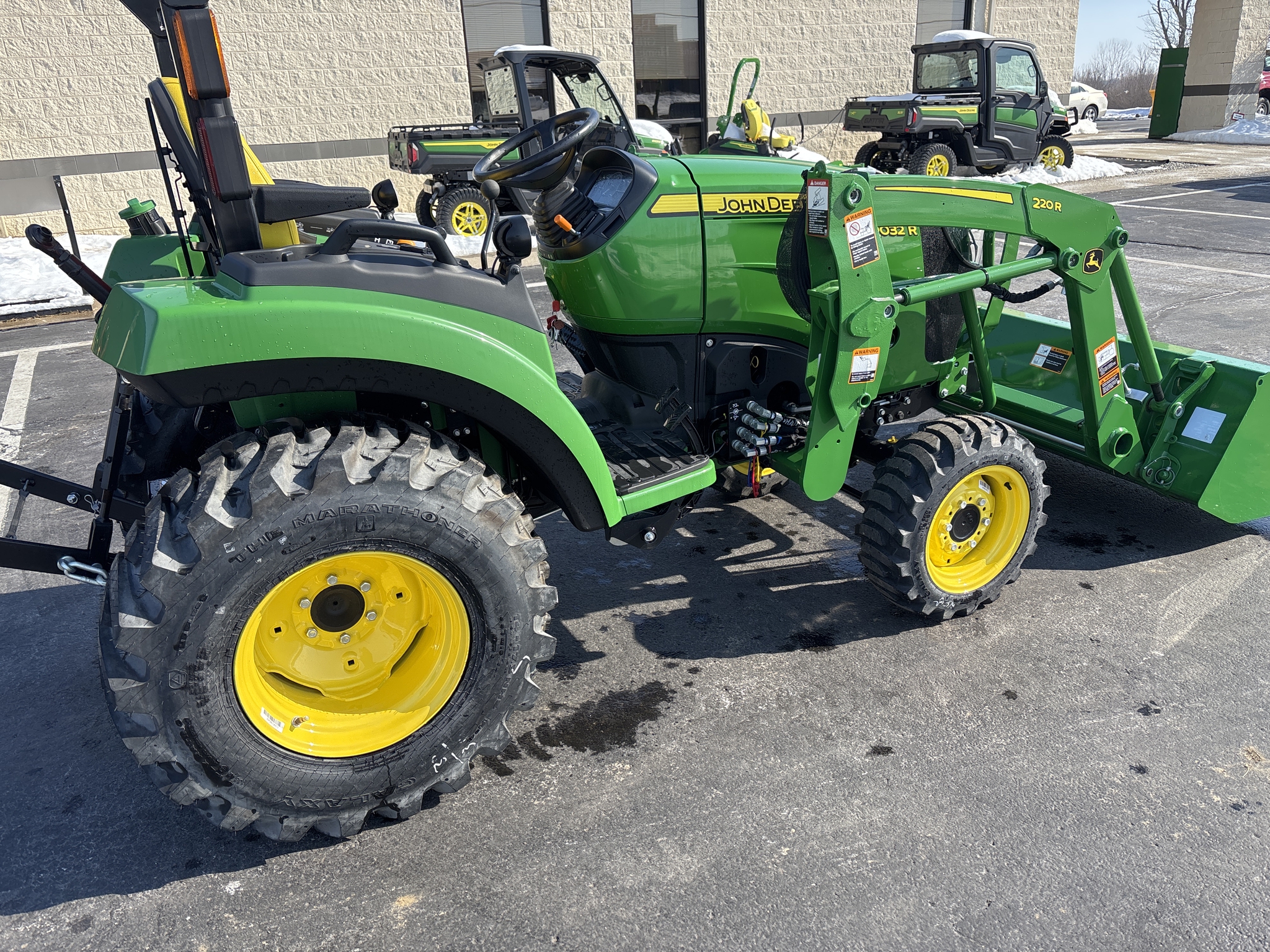 New In-Stock 2024 John Deere 2032R Compact Utility Tractors at Koenig Equipment in Oxford, OH - PhotoXL7
