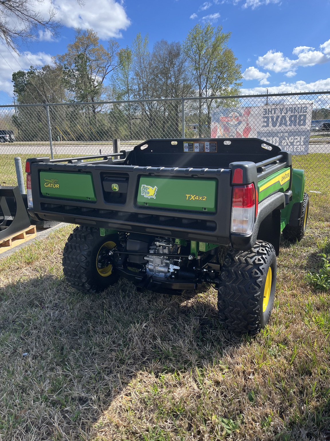 John Deere 4X2 GATOR Image 3