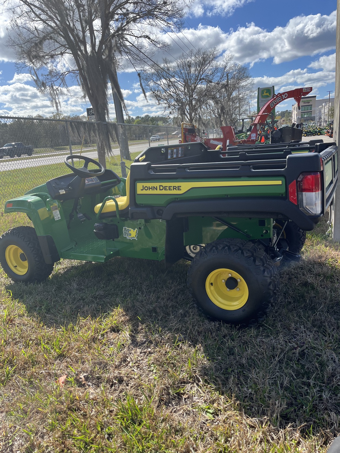 John Deere 4X2 GATOR Image 4