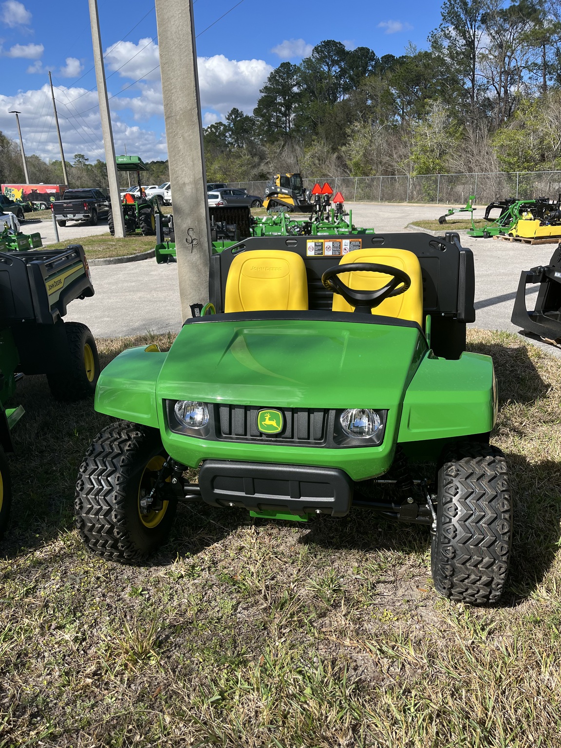 John Deere 4X2 GATOR Image 5
