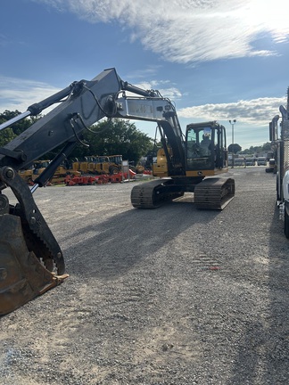 Photo of a 2021 John Deere 200G LC