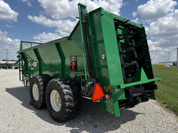 Used 2024 Pik Rite HP500 Manure Spreaders at Koenig Equipment in Greenville, OH - Photo2