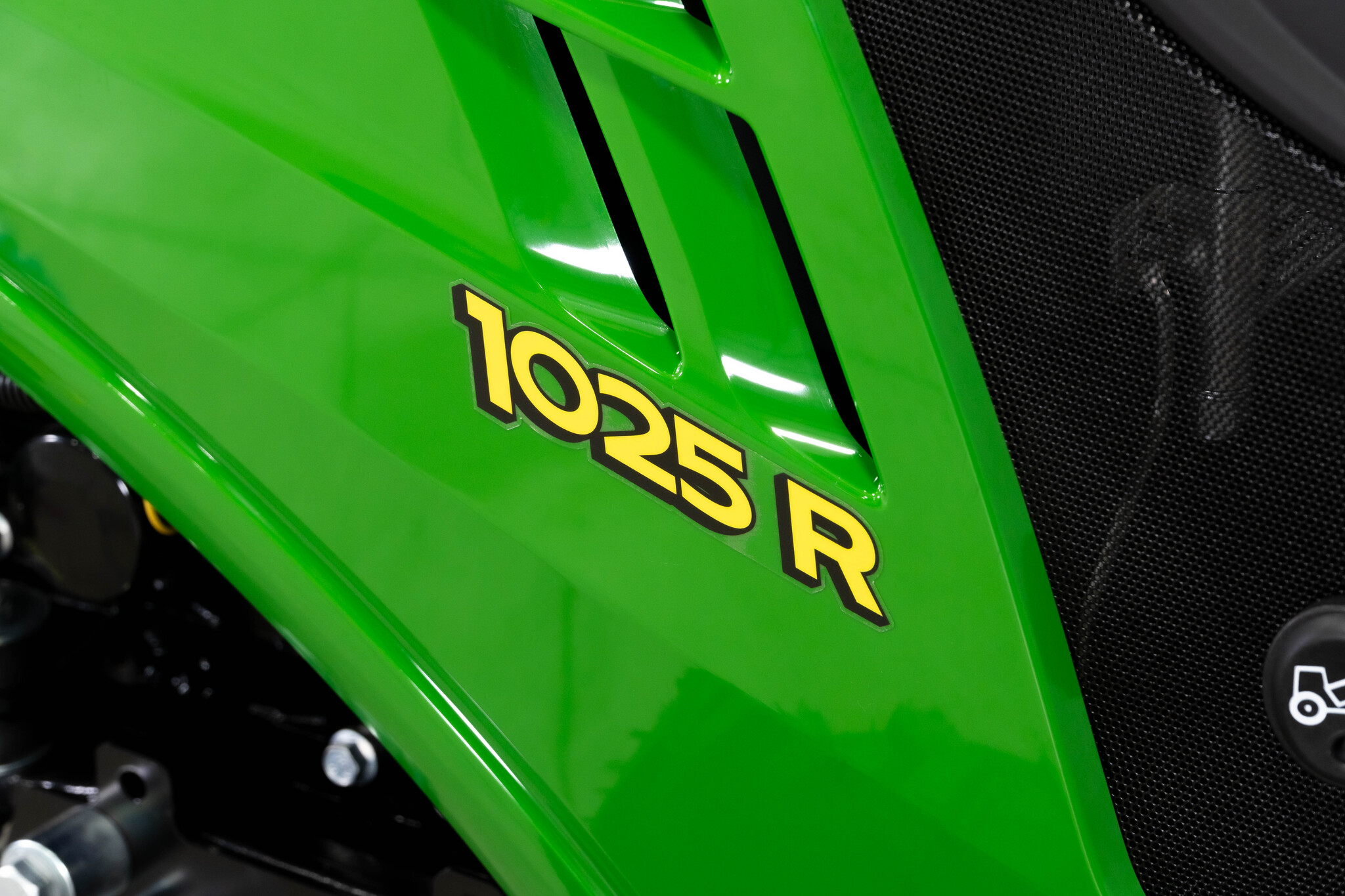 New In-Stock 2026 John Deere 1025R Compact Utility Tractors at Koenig Equipment in Germantown, OH - PhotoXL4