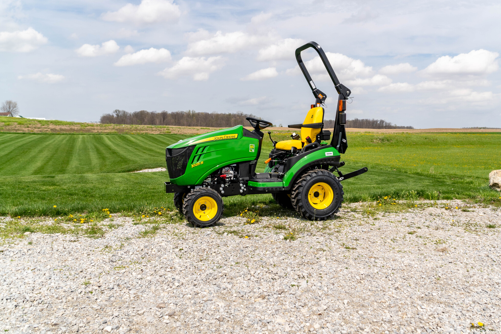 New In-Stock 2026 John Deere 1025R Compact Utility Tractors at Koenig Equipment in Germantown, OH - PhotoXL1