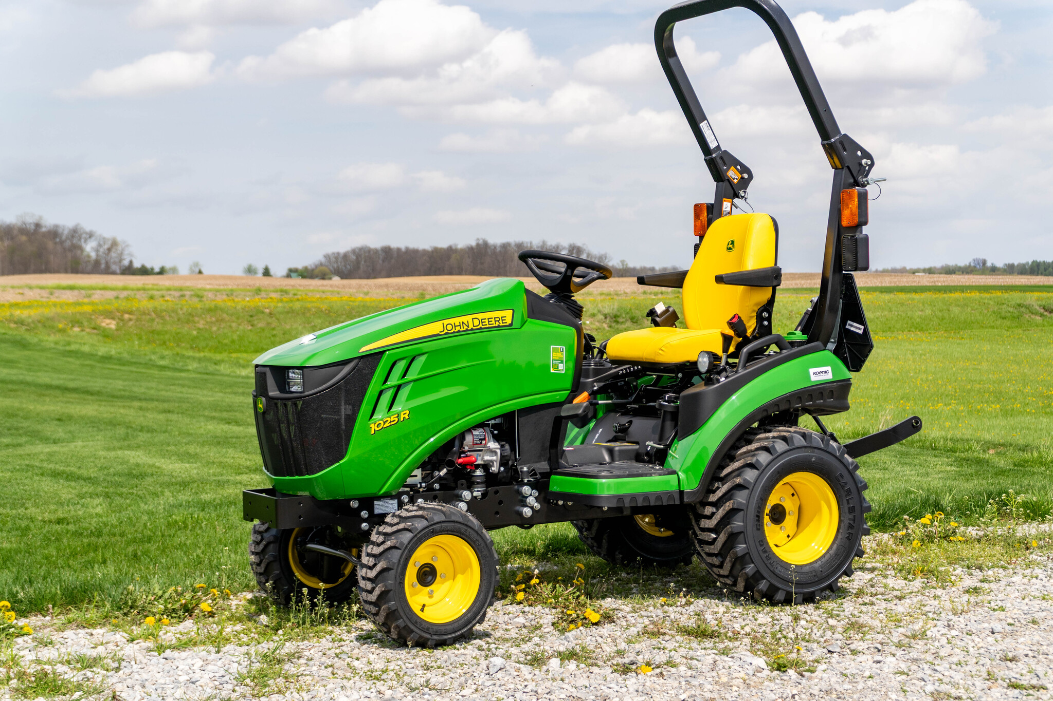 New In-Stock 2026 John Deere 1025R Compact Utility Tractors at Koenig Equipment in Germantown, OH - PhotoXL0