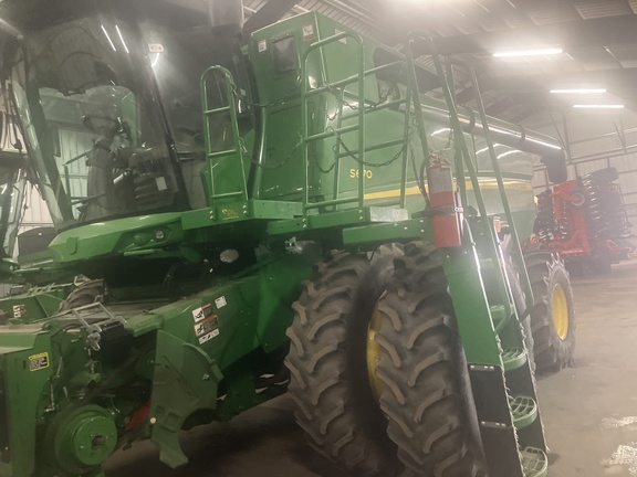 Photo of 2017 John Deere S670