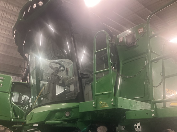 Photo of 2017 John Deere S670