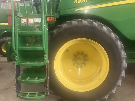 Photo of 2017 John Deere S670