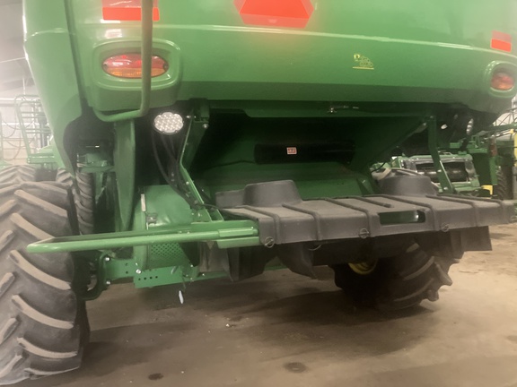 Photo of 2017 John Deere S670