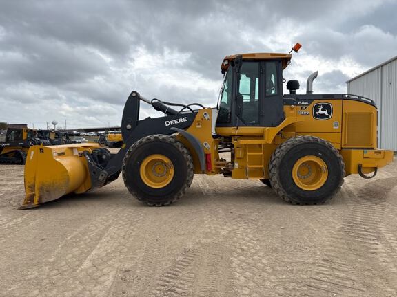 Photo of a 2021 John Deere 644P