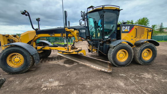 Photo of a 2010 Caterpillar 12M