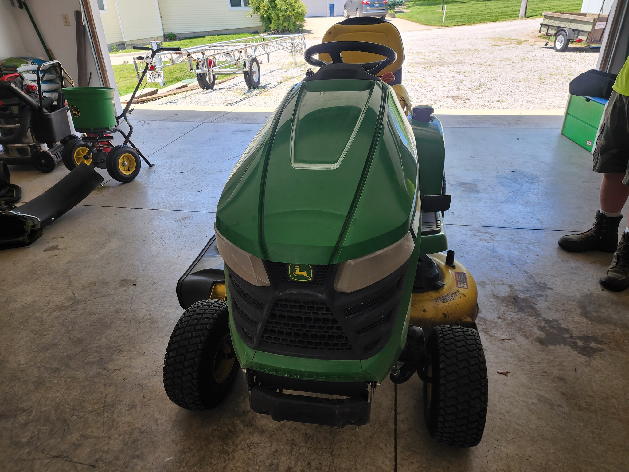 2017 John Deere X330 Image 1
