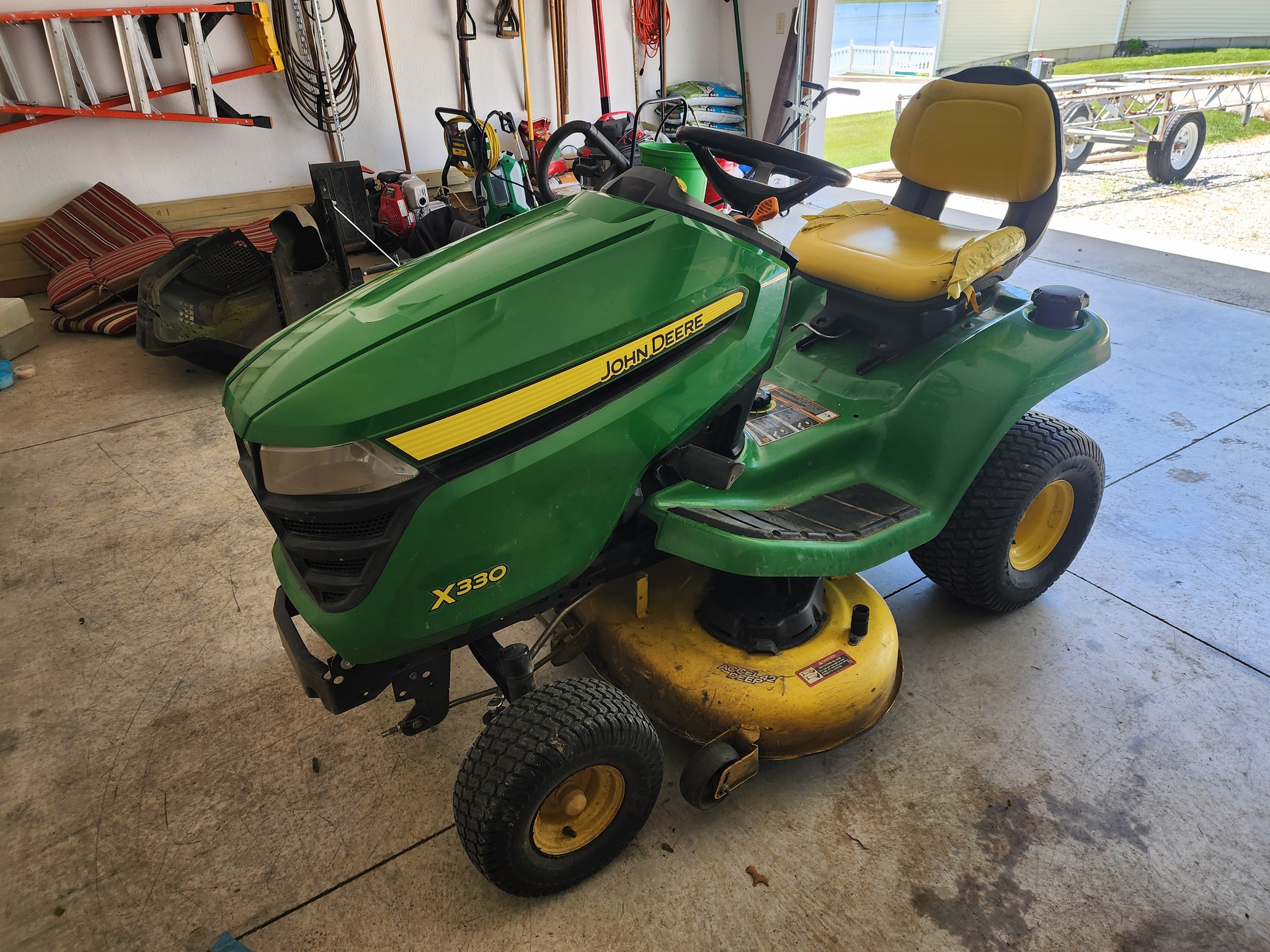2017 John Deere X330 Image 2