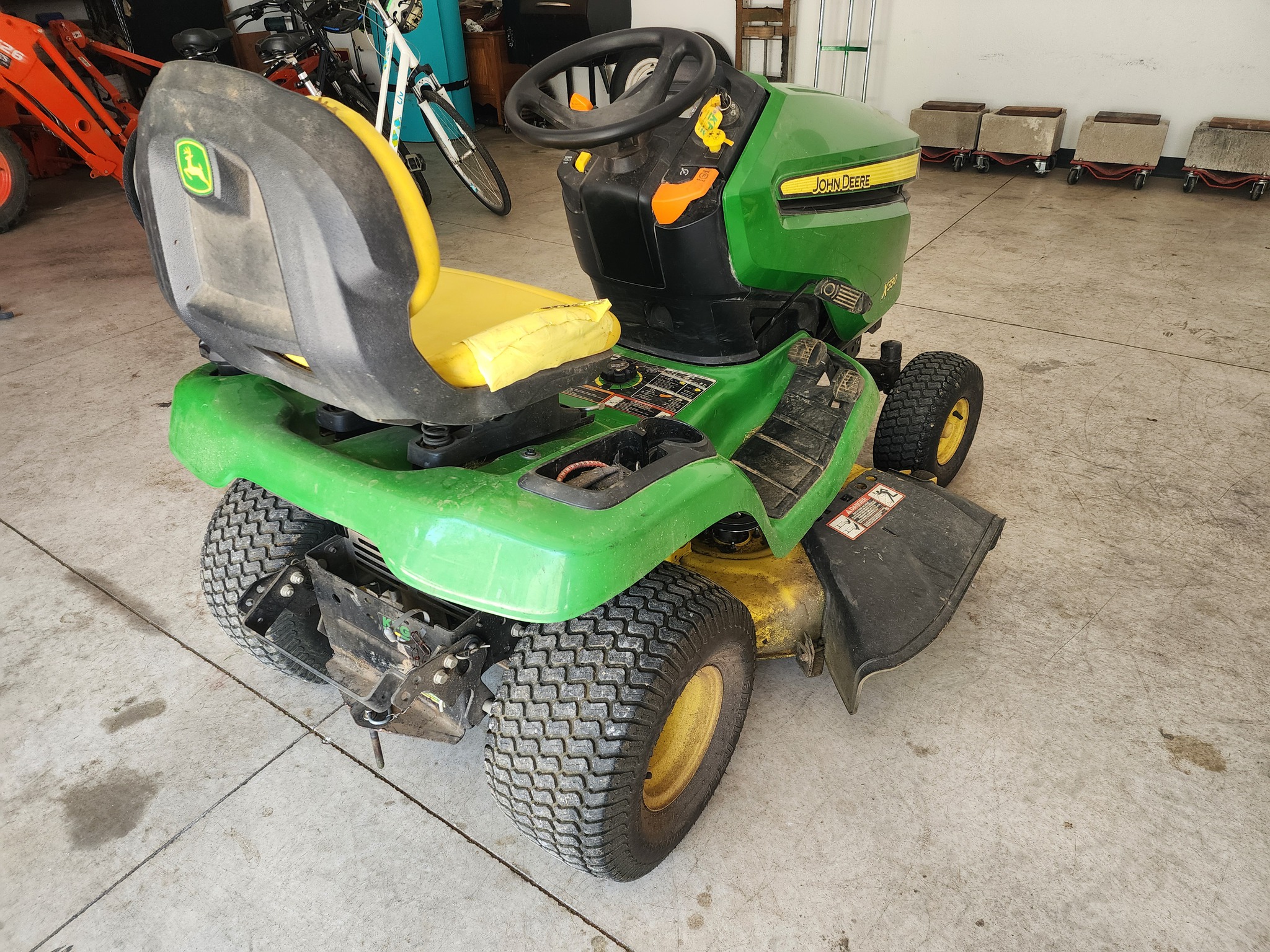 2017 John Deere X330 Image 5