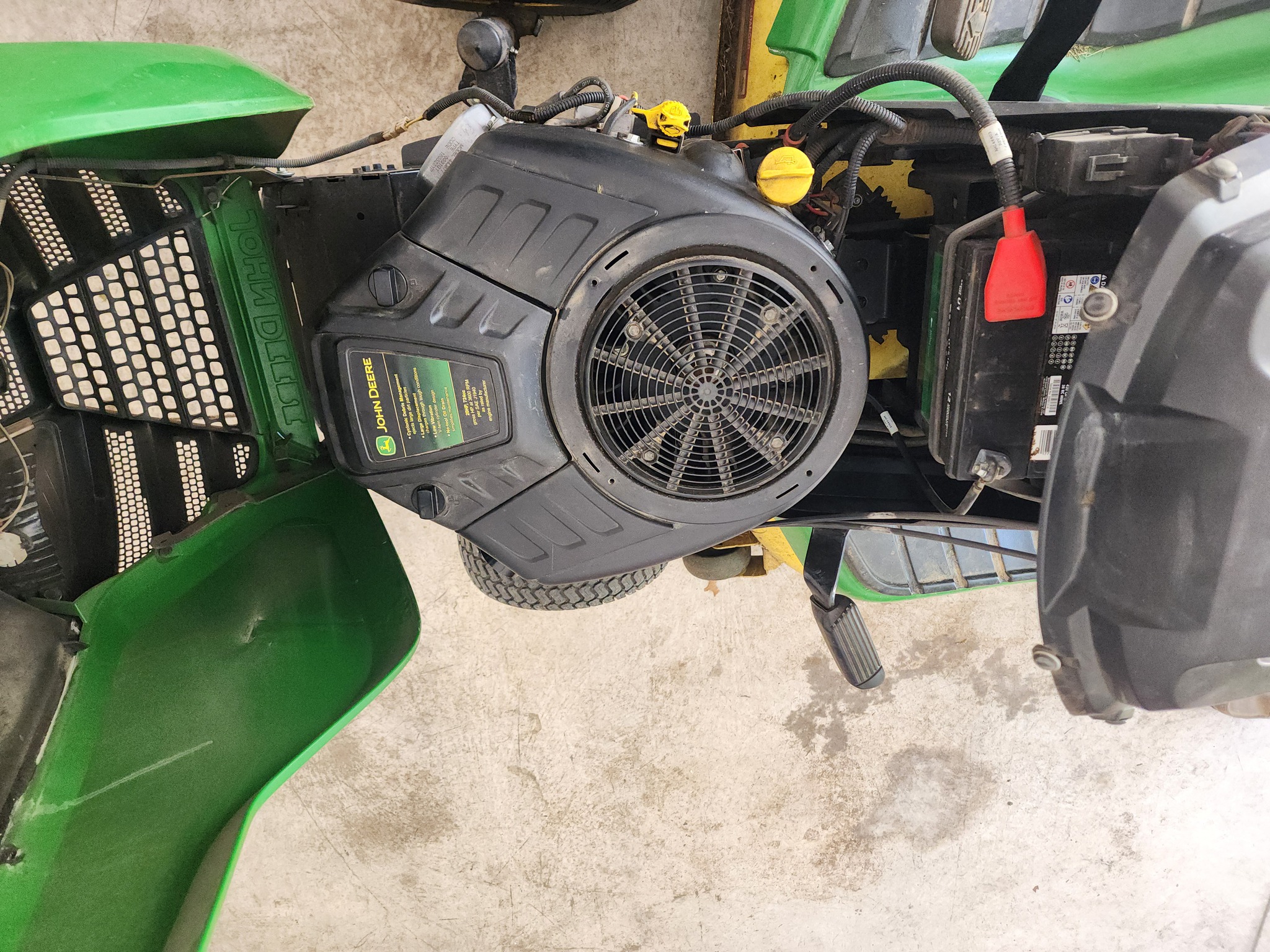 2017 John Deere X330 Image 8