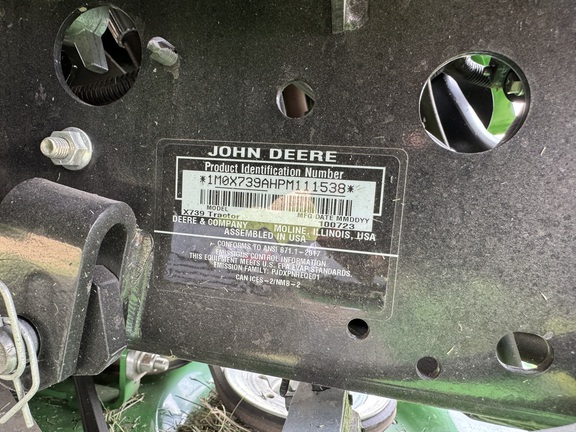 2024 John Deere X739 - Photo8