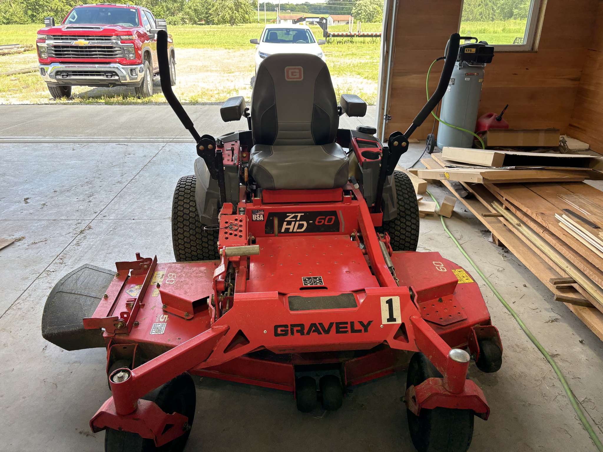 Used 2018 Gravely 991156 Zero Turn Mowers at Koenig Equipment in Urbana, OH - PhotoXL2