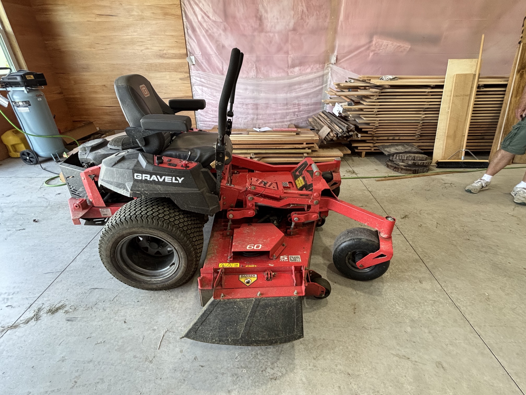 Used 2018 Gravely 991156 Zero Turn Mowers at Koenig Equipment in Urbana, OH - PhotoXL0