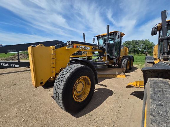 Photo of a 2014 John Deere 772G