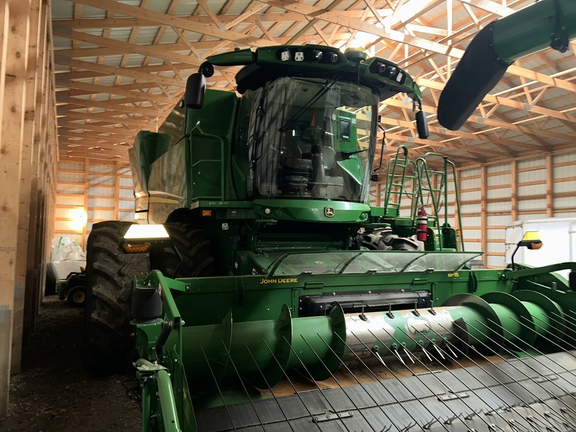 Used 2022 John Deere S780 Combines at Horizon Ag & Turf in Lloydminster, AB - Photo25