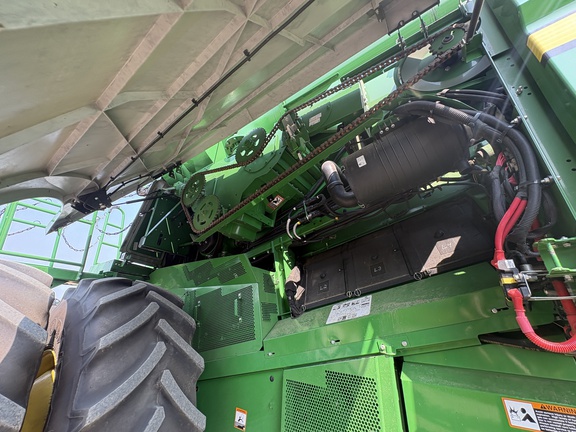 Used 2022 John Deere S780 Combines at Horizon Ag & Turf in Lloydminster, AB - Photo16