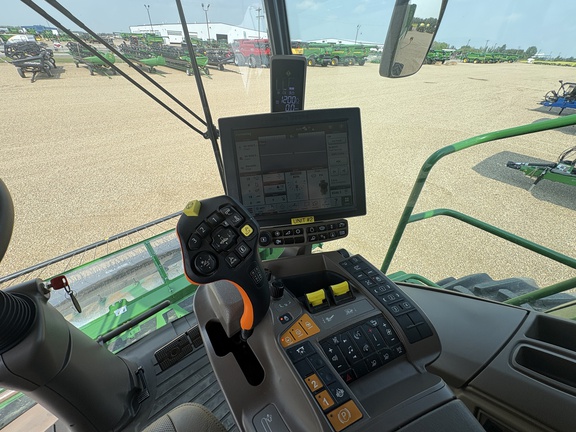 Used 2022 John Deere S780 Combines at Horizon Ag & Turf in Lloydminster, AB - Photo15