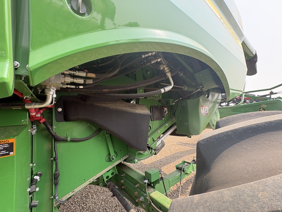 Used 2022 John Deere S780 Combines at Horizon Ag & Turf in Lloydminster, AB - Photo17
