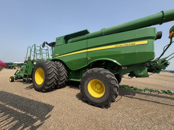 Used 2022 John Deere S780 Combines at Horizon Ag & Turf in Lloydminster, AB - Photo5
