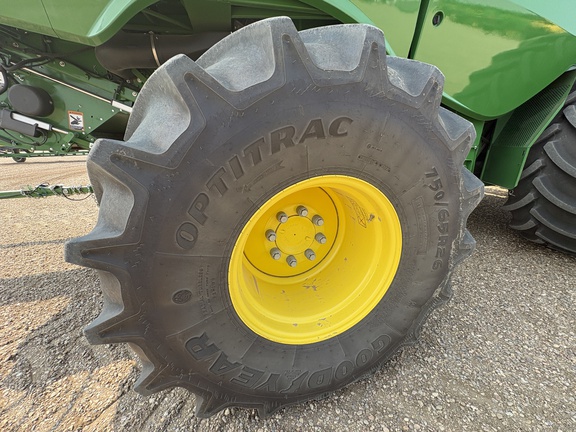 Used 2022 John Deere S780 Combines at Horizon Ag & Turf in Lloydminster, AB - Photo18