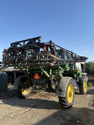 1998 John-Deere 4700